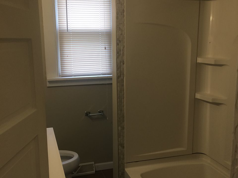 1st image of 8 Glenwood St APT 1