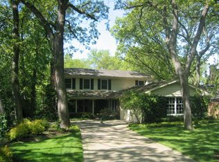 958 Waveland Rd, Lake Forest, IL 60045