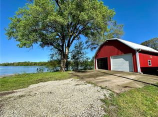 3309 E Lake Paradise Rd, Mattoon, IL 61938