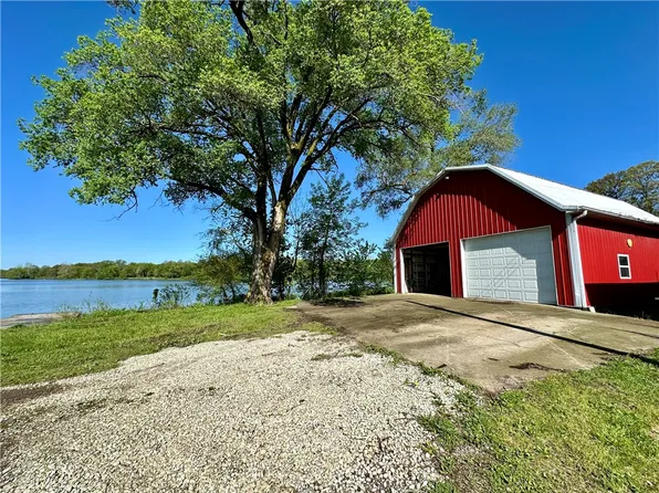 3309 E Lake Paradise Rd, Mattoon, IL 61938