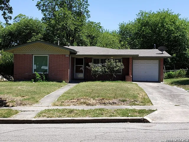 2 bed, 1.0 bath, 938 sqft, $1,400 — Photo 2