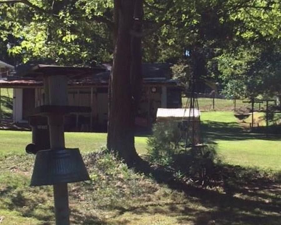 2nd image of 413 N Hoover Rd