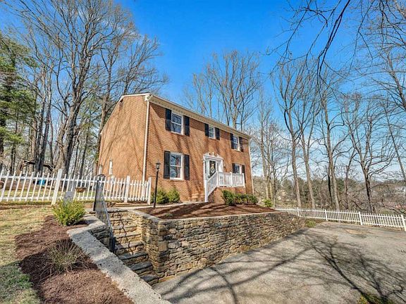 3rd image of 6025 Steeplechase Dr