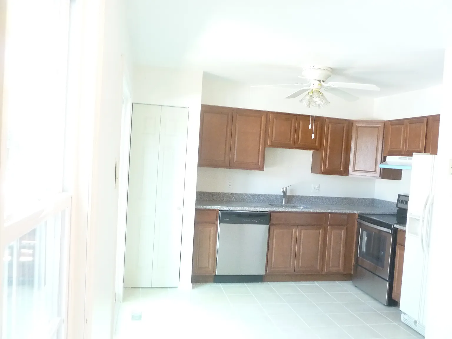 3 bed, 2.5 bath, 1100 sqft, $2,600 — Photo 2