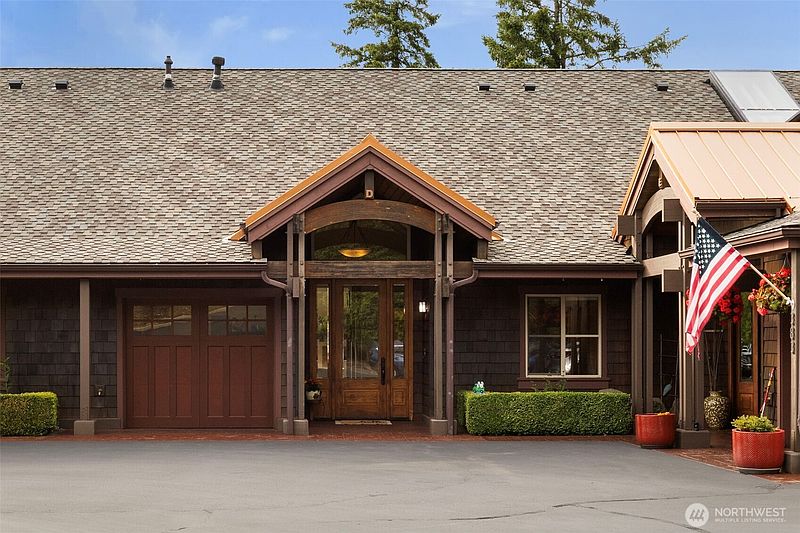 4th image of 383 NE Romance Hill Road #D