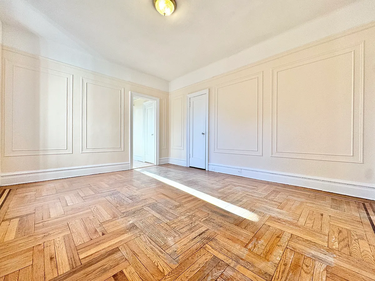 Building Photo - 1764 E 18th St #2C