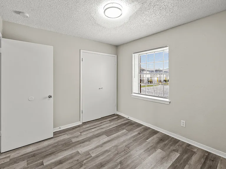 La Bella Apartments — Photo 27