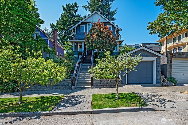 2nd image of 4227 Meridian Avenue N