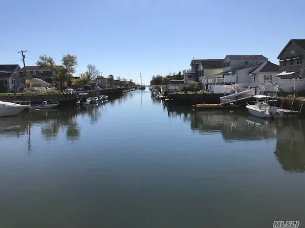 18 North Blvd, East Rockaway, NY 11518