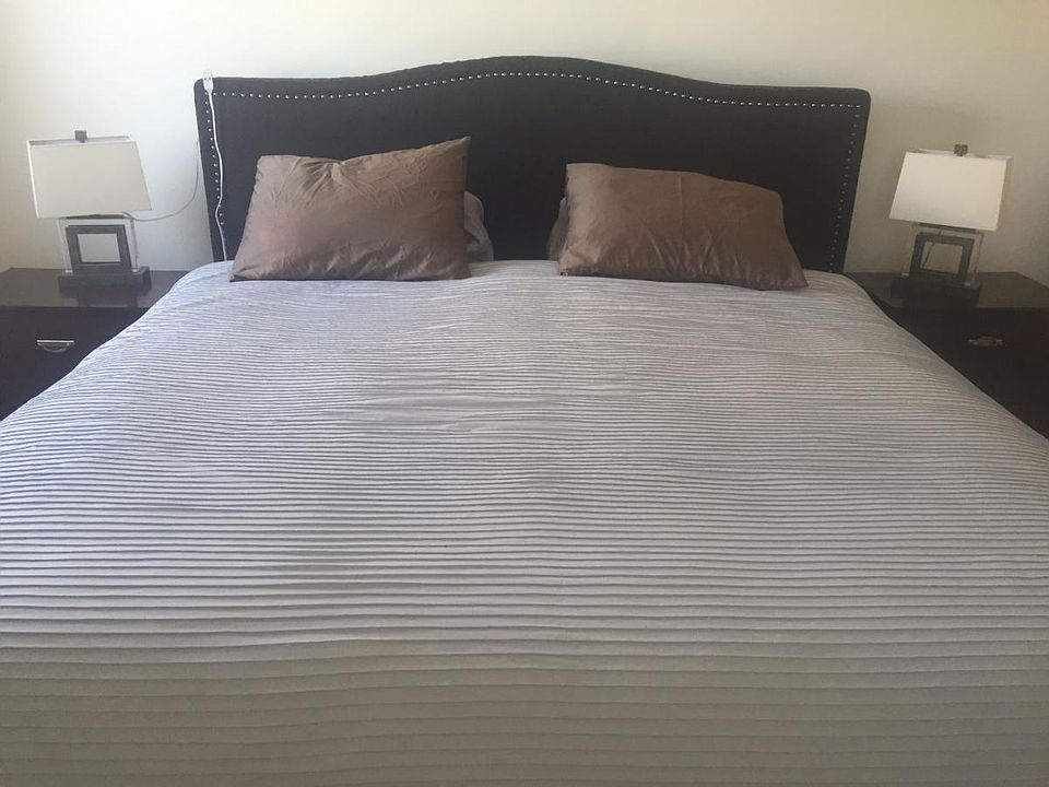 king-size bed, with lake and ocean views