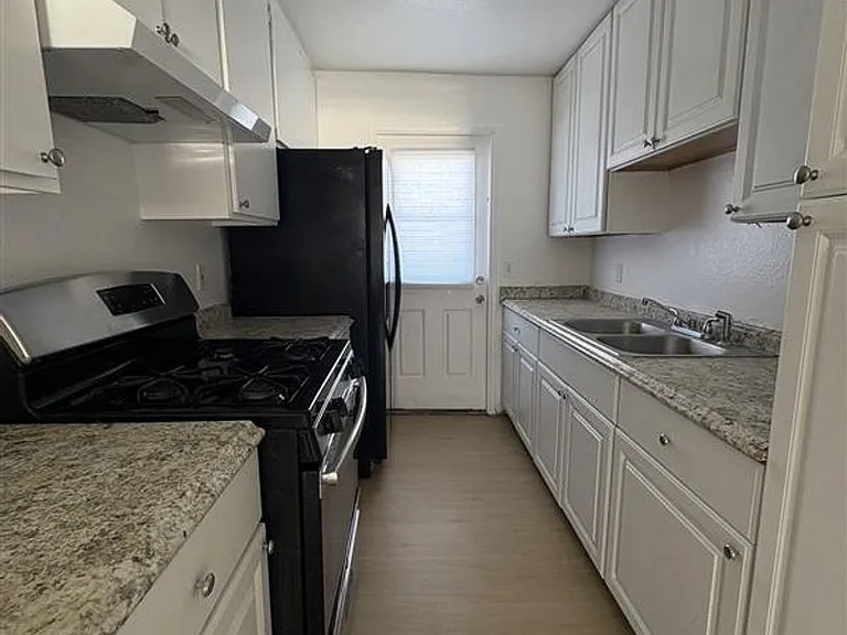 787 Cherry Ave — Photo 3