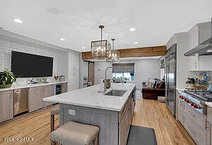 111 Sanborn Ave — Photo 12