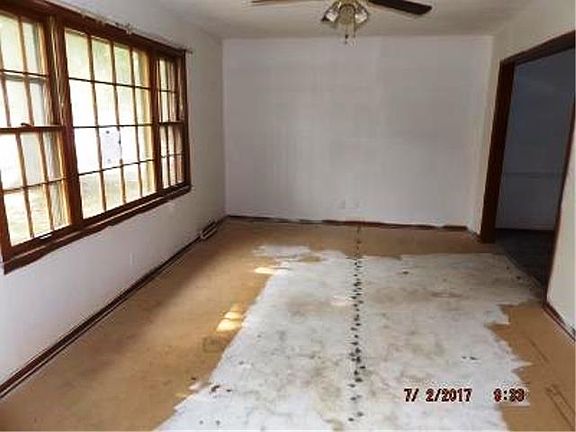 3rd image of 13512 Bennington Ave