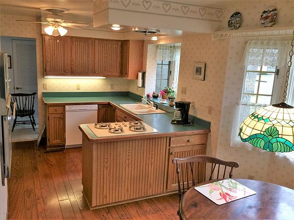 4th image of 2747 Wildwood Ln