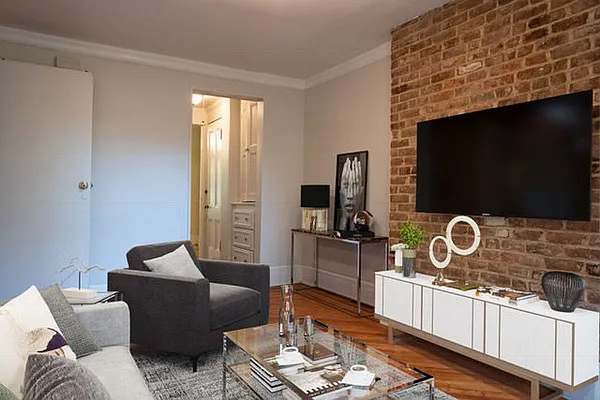 Rented by Susan Penzner Real Estate | media 11