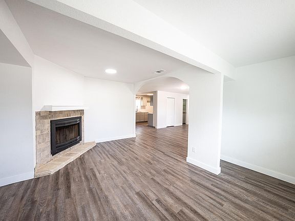 5th image of 2621 E Baylor St