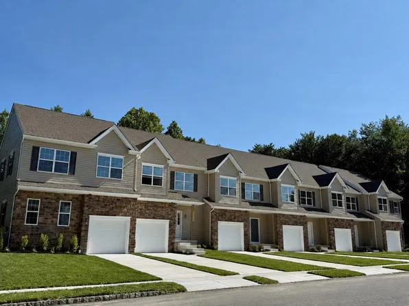 6 Wayne Ct, Blackwood, NJ 08012