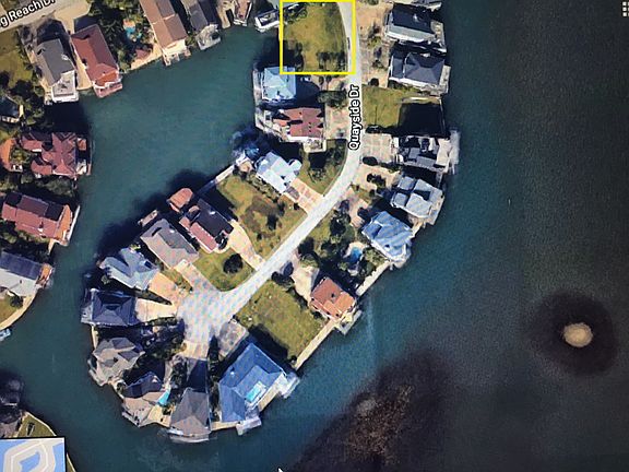 Direct access to the bay