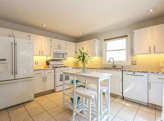 5th image of 1800 Paddington Ave