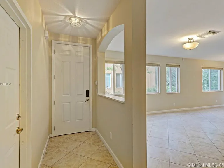 3211 Scarletta Dr — Photo 4