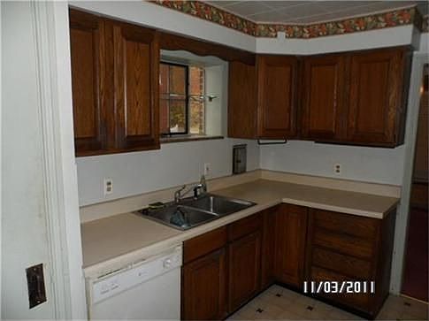 4th image of 2546 Kenwood Blvd