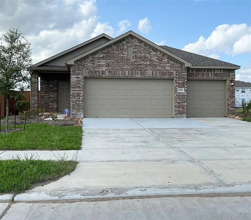 3 bed, 2.0 bath, 1548 sqft, $2,300 — Photo 1