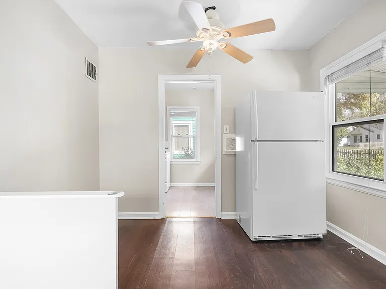 3532 Caroline Ave — Photo 9