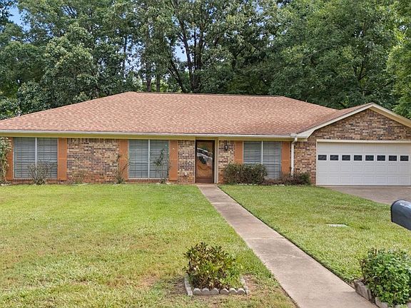 2nd image of 409 Woodway Ln