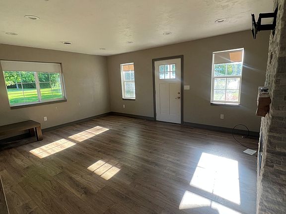 4th image of 1160 Appleton Rd