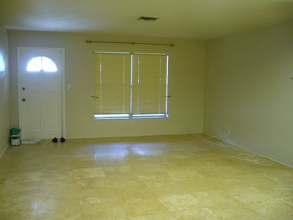 Travetine tile floors