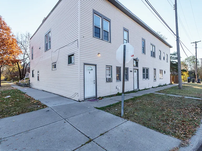 568 Farrington St #1 — Photo 26