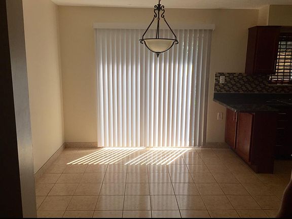 3rd image of 523 Forsythia Ln