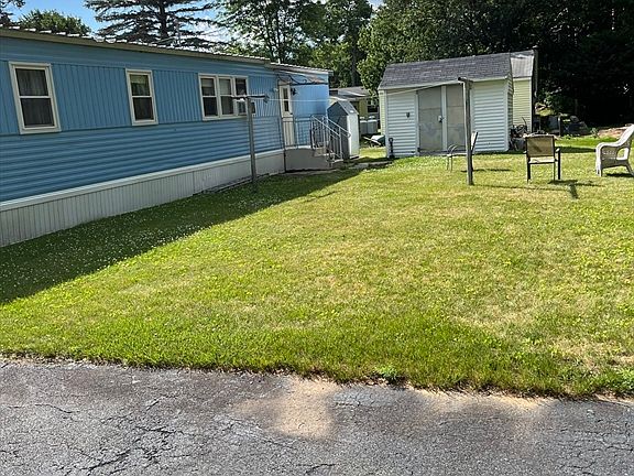 3rd image of 23 Riverview Cir