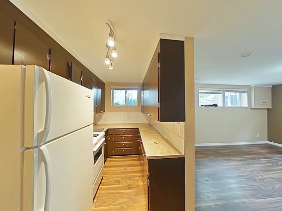 5th image of 3917 57a Ave #Basement
