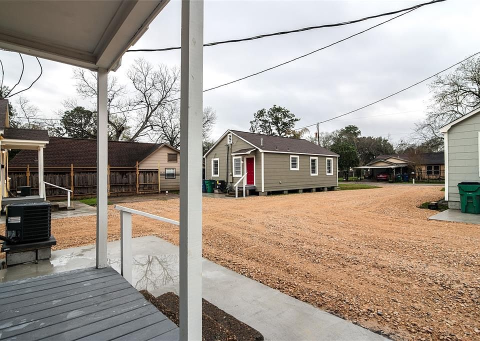 1314 W Blum St, Alvin, TX 77511 Zillow