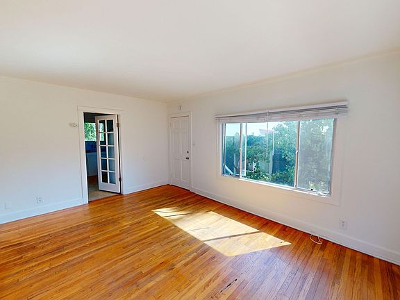5th image of 984-986-988 Larrabee St #984