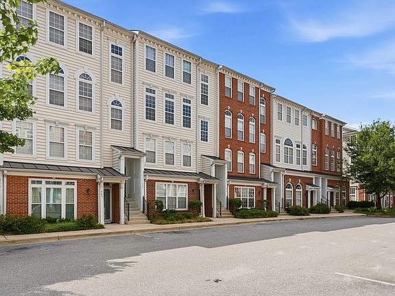 3rd image of 941 Pine Forest Ln
