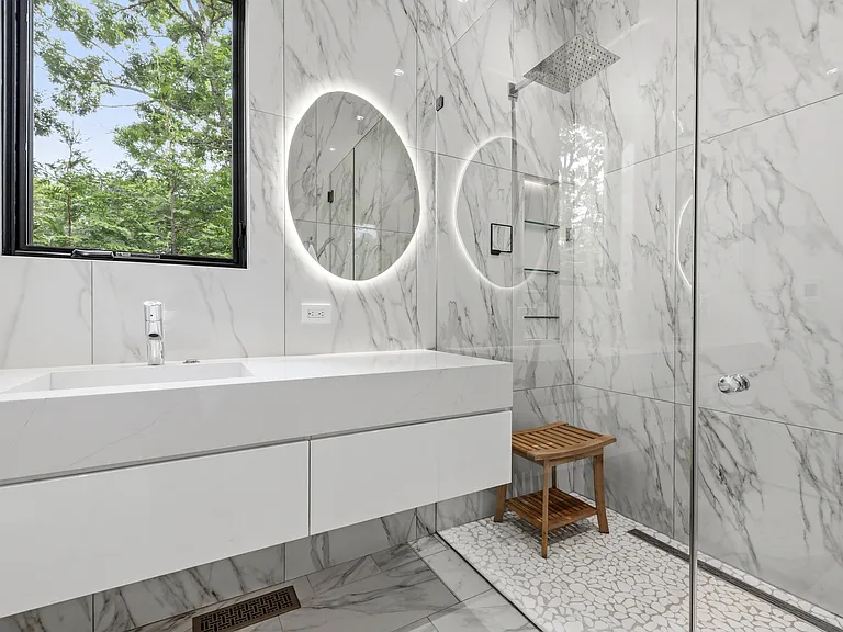 101 Montauk Blvd — Photo 31