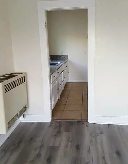 Entrance to kitchen from living room