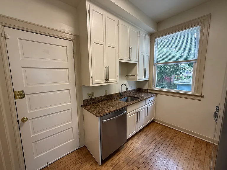 Granite Counters, Dishwasher
