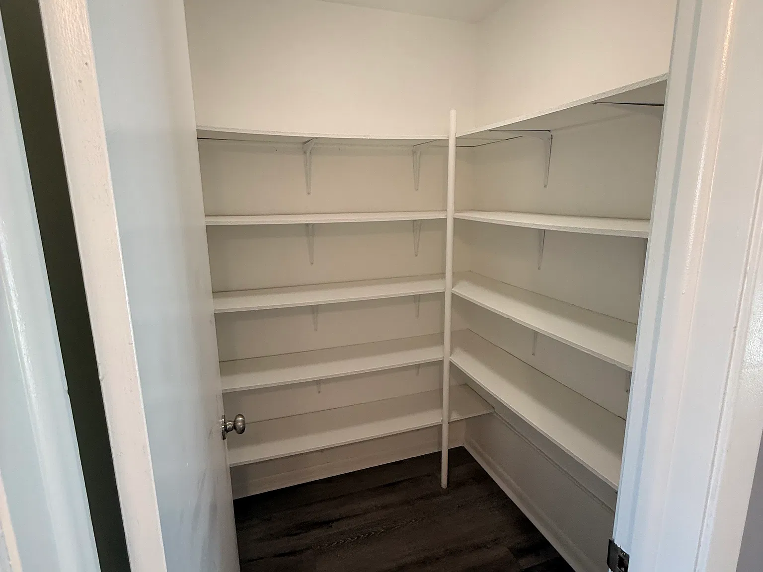 2 bed, 900 sqft, $2,100 — Photo 4