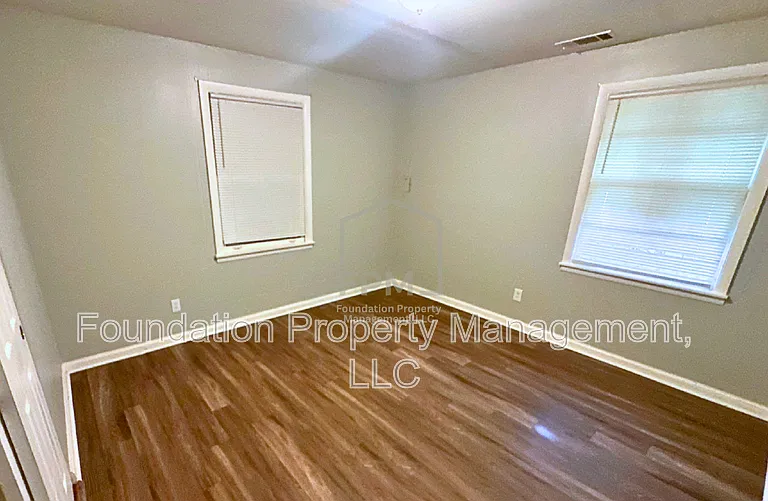 672 Carpenter St — Photo 11