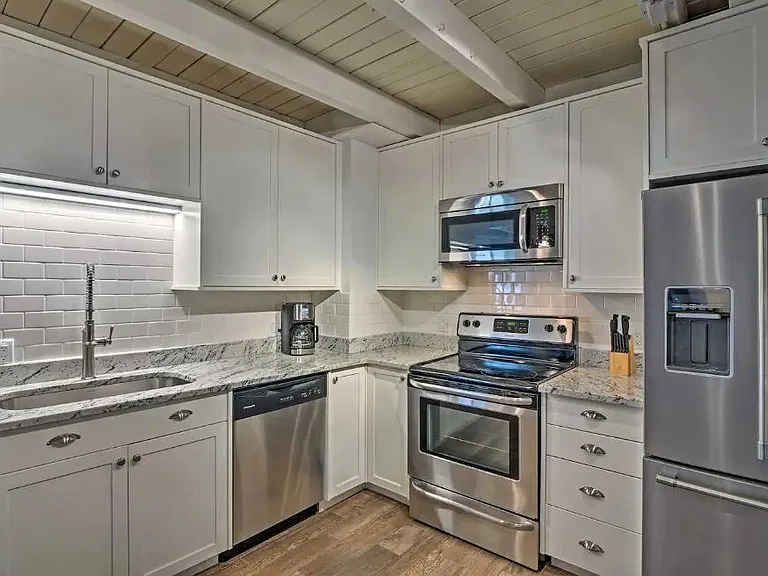 2400 Lodgepole Ct #D-107 — Photo 2