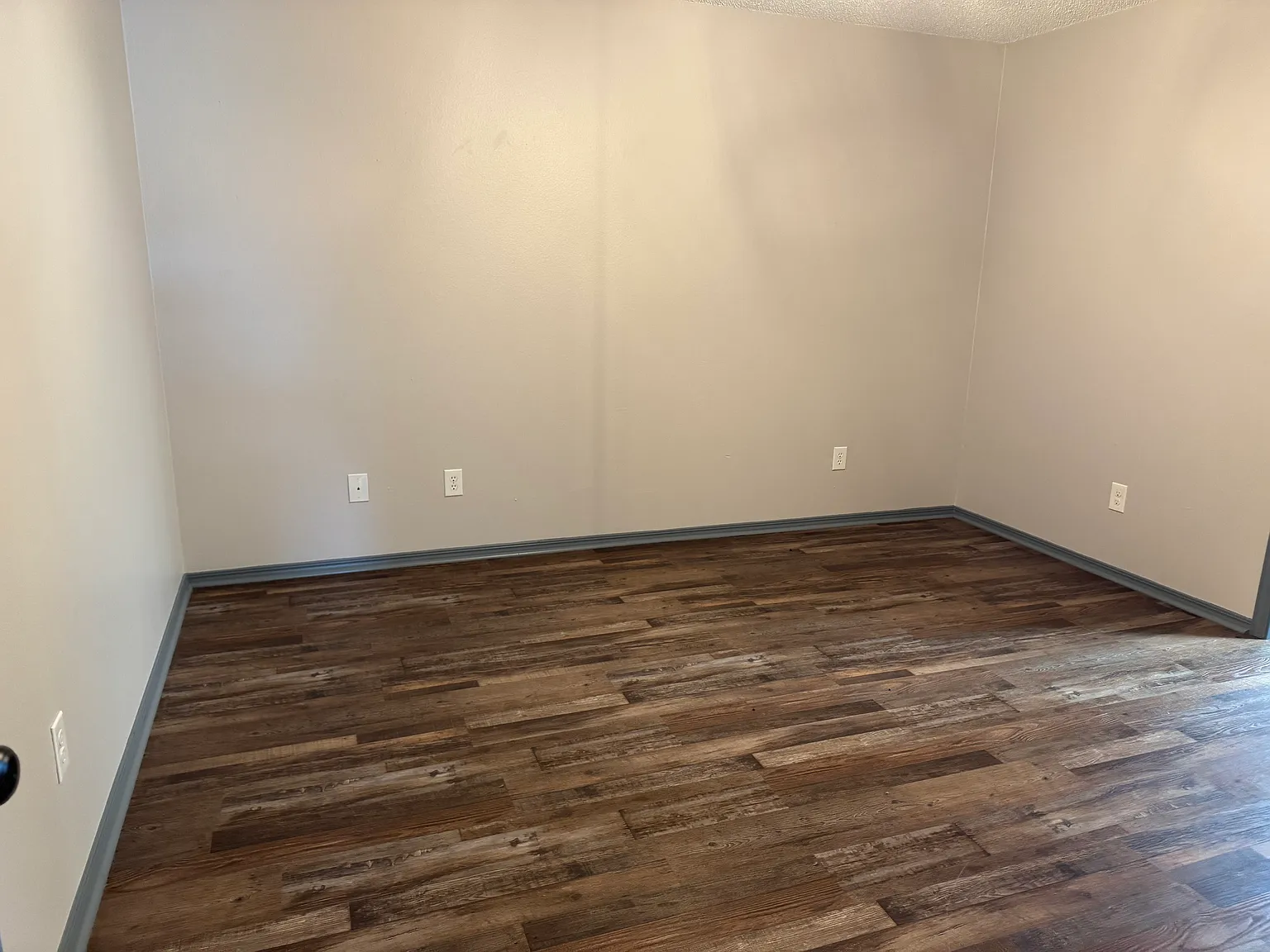 2 bed, 1000 sqft, $1,400 — Photo 3