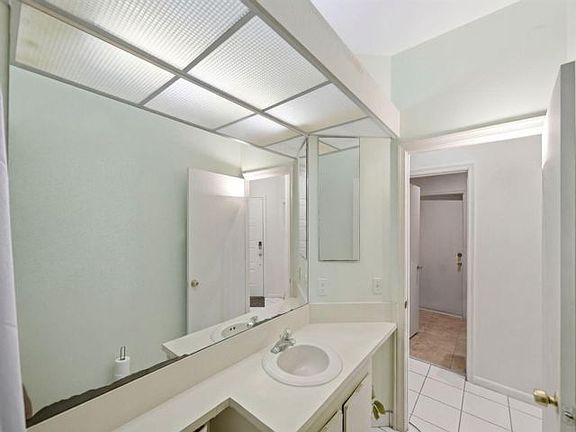 4th image of 1239 Sussex St