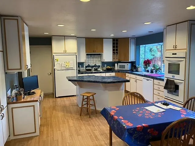 4 bed, 2133 sqft, $8,500 — Photo 2