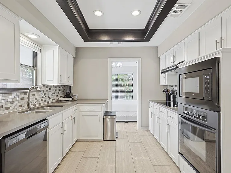 812 Green Brook Dr — Photo 5