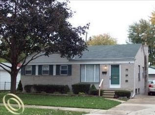 880 Mapleknoll Ave, Madison Heights, MI 48071
