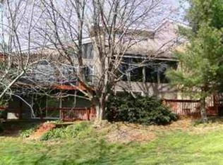 242 Forest Ln, Sherrard, IL 61281