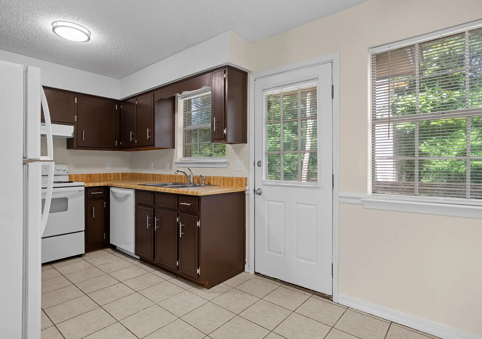 2 bed home in West Pensacola — Photo 3